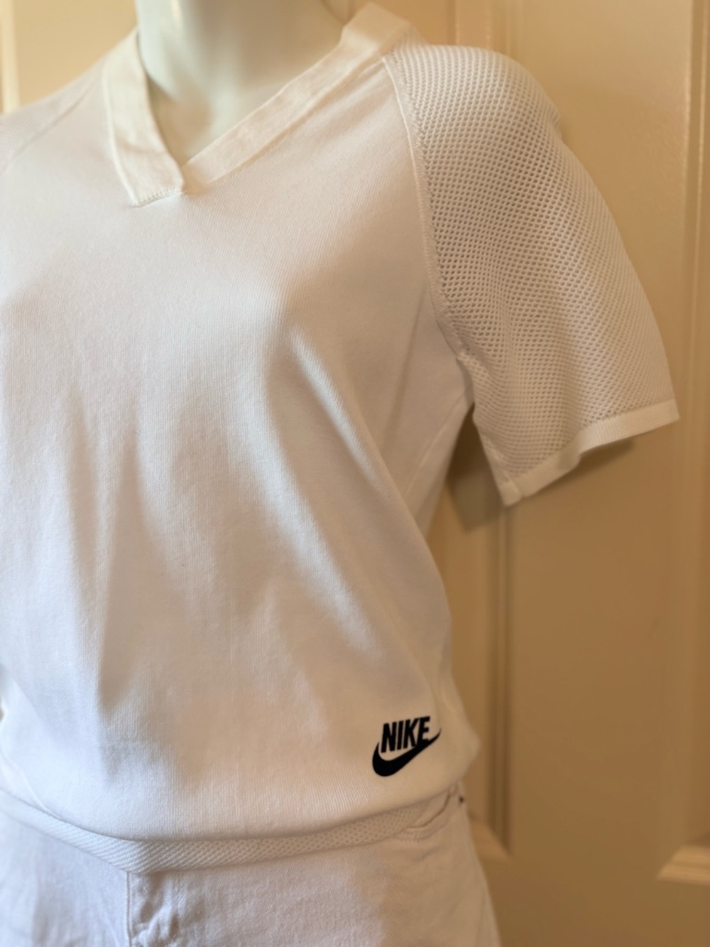 Nike White Mesh Short-Sleeve Tee, Nike Activewear size xs - Picture 2 of 6